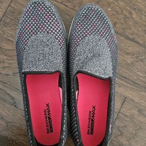 Sketchers Go Walk 4 GOGA MAX woman's size 11 gray & pink